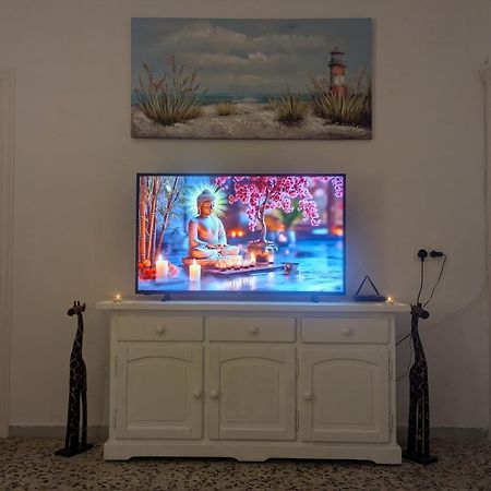 אדרה The Beach Hut With Lazy Spa מראה חיצוני תמונה